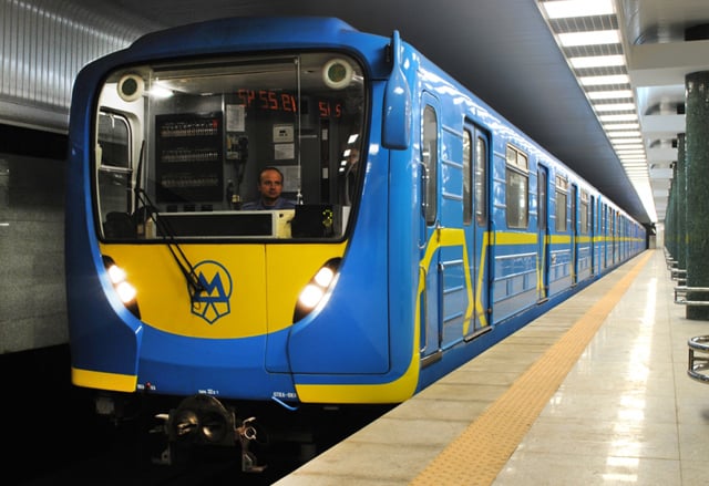 В Киеве участок метро от Шулявской до Крещатика остался без сообщения