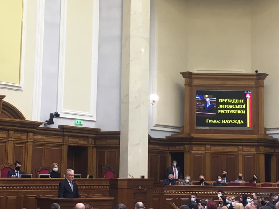 До слез: президент Литвы Гитанас Науседа начал речь на украинском языке