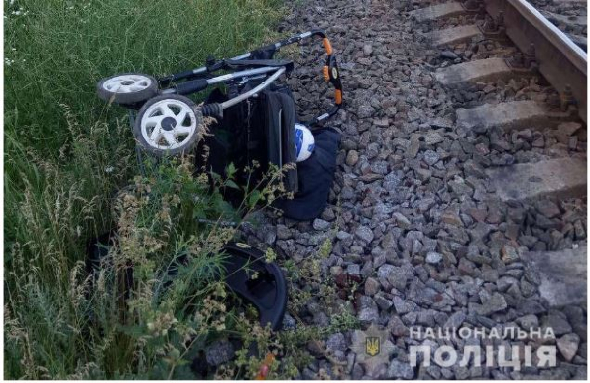 В Днепре локомотив сбил коляску с ребенком: детали трагедии на ЖД путях 