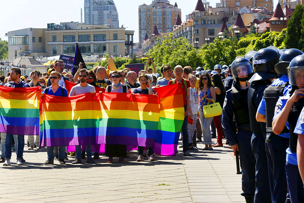 Американские конгрессмены потребовали от Украины обеспечения безопасности гей-парадов 