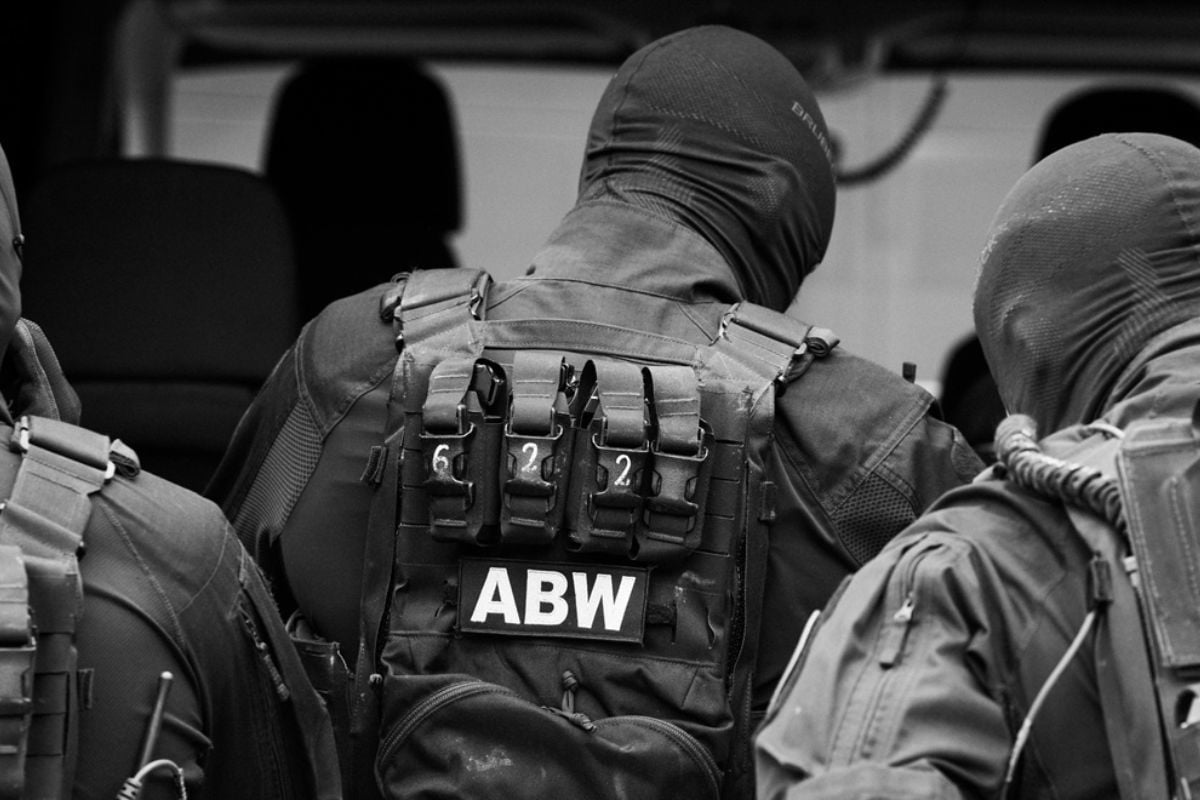 Польша депортировала 11 граждан Украины и Беларуси - пытались организовать протесты за деньги Кремля