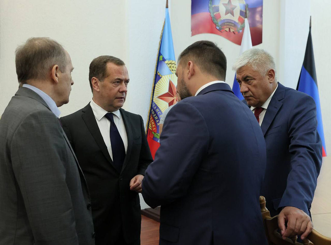 Путин отправил на Донбасс Медведева и весь силовой блок РФ: первые подробности