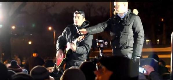 СМИ: в Санкт-Петербурге митингующие в поддержку Навального спели "Путин. Ла-ла-ла"