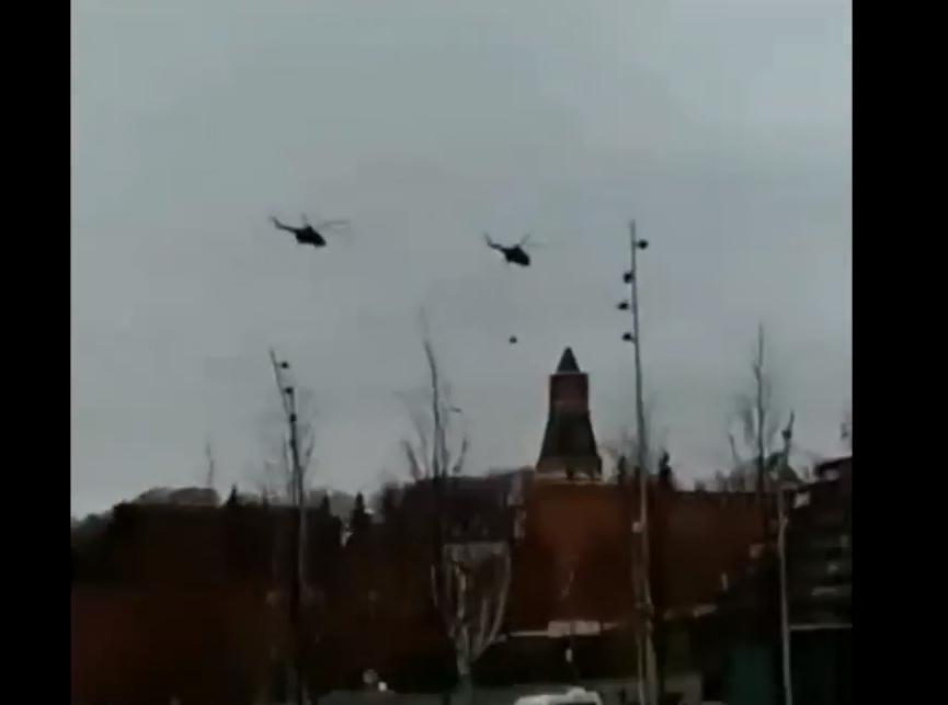 Над Кремлем появились неопознанные вертолеты, которые перевезли неизвестный груз, - реакция Сети