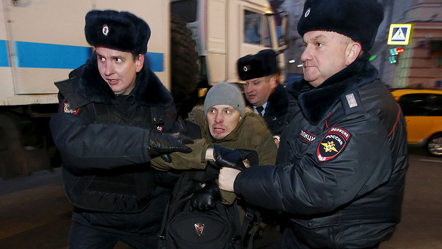 Протесты валютных ипотечников в Москве: перекрытый центр города, драка с полицией и ненависть к Путину 