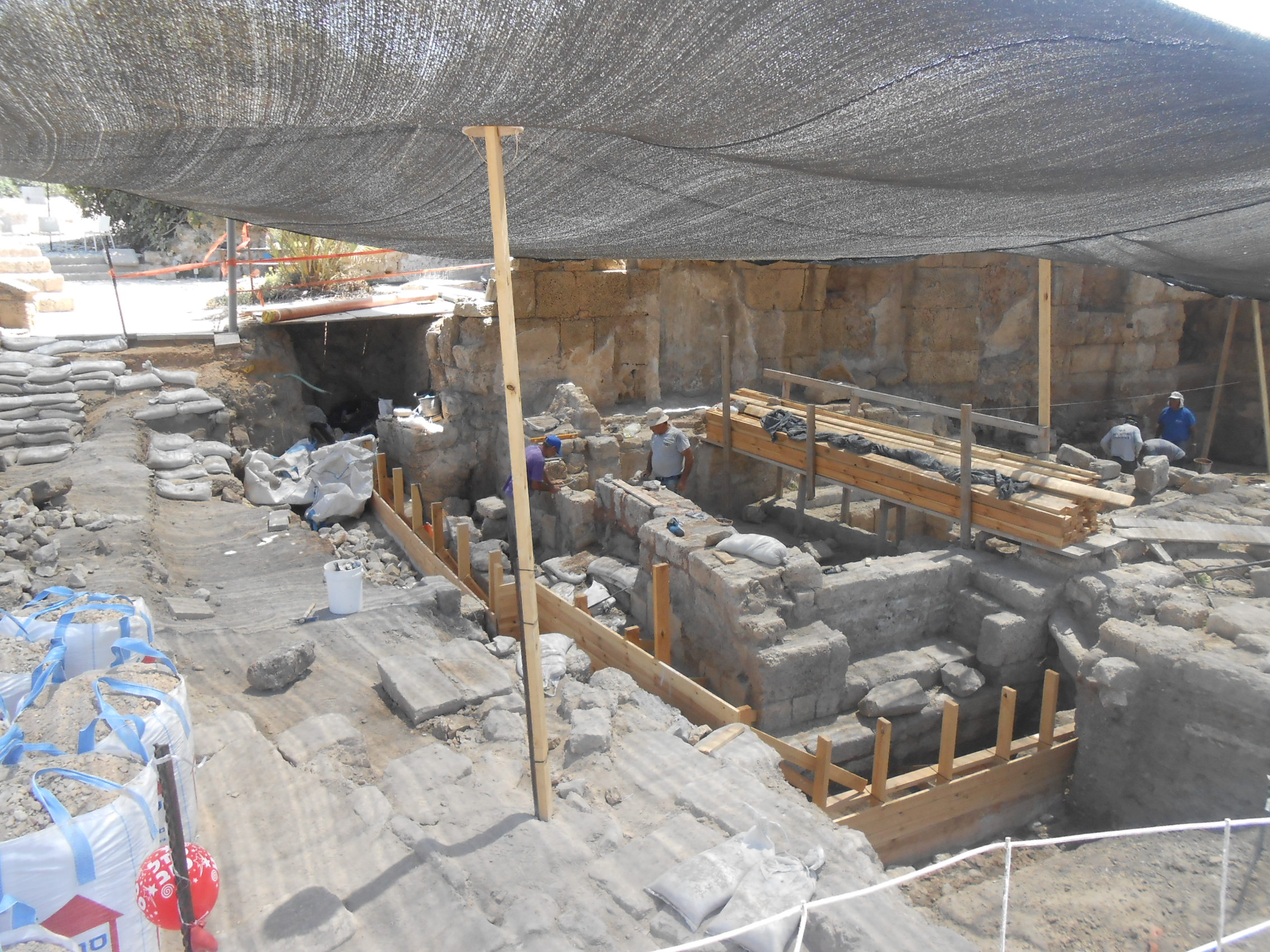 Археологи нашли в центре Киева древние сооружения