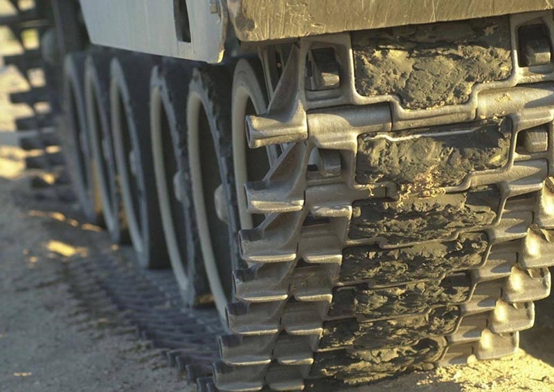 Смертельные травмы получила жительница Красногоровки угодившая под гусеницы боевой машины