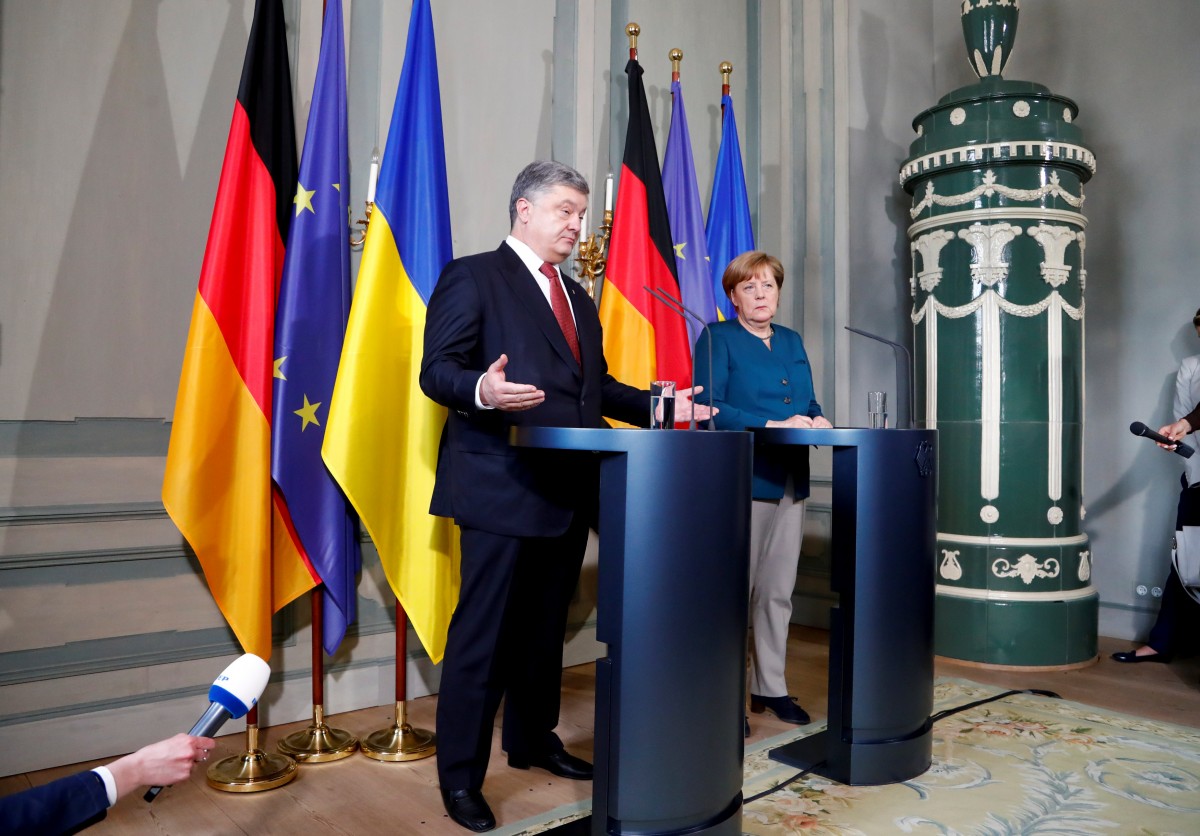 Украина и Германия выступили за активизацию "нормандского формата": Меркель и Порошенко требуют от Путина выполнения Минских договоренностей