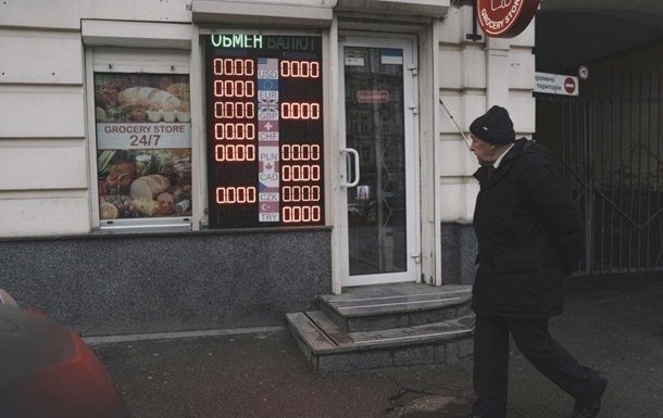 Гривна немного просела к доллару, но выросла по отношению к евро