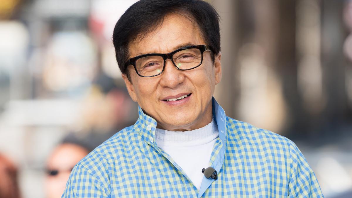 65-летнего актера Джеки Чана госпитализировали с подозрением на коронавирус - СМИ