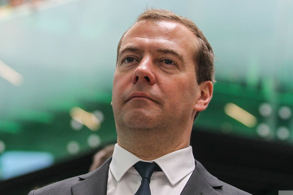 "Тяжелый запой?" - краснощекий Медведев удивил поведением в Кремле