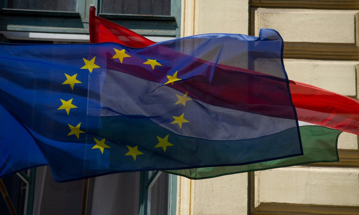 ​В Европарламенте хотят запретить "непригодной" Венгрии руководить Советом ЕС