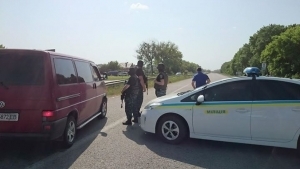 Мужчина, захвативший заложников в Харьковской области, требует выпустить его на неподконтрольные Украине территории Донбасса