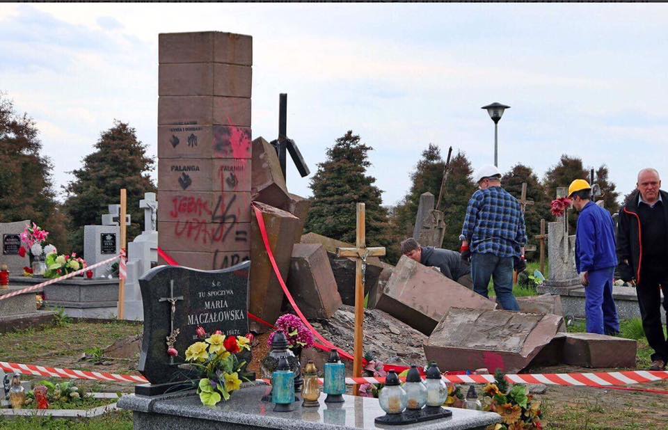 Снос памятника воинам УПА в Польше: появилась первая реакция Украины