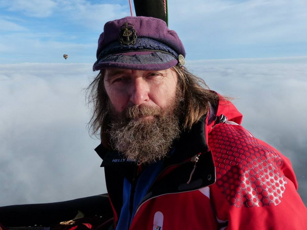 Путешественник Федор Конюхов за одиннадцать дней облетел на воздушном шаре вокруг света и установил мировой рекорд