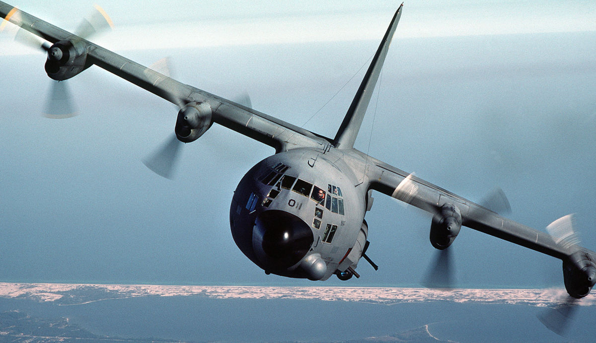 Стягивание войск РФ к границам Украины: самолет ВВС США Lockheed Martin C-130J совершил посадку в Киеве