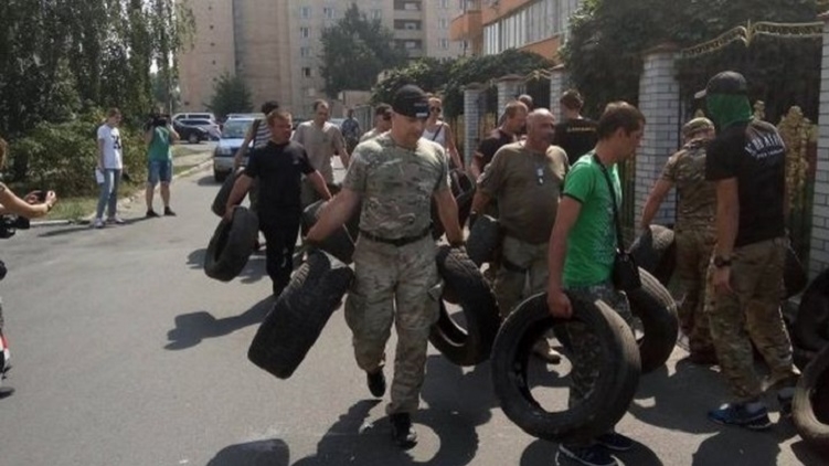 Дело "Торнадо" слушается при жестких мерах безопасности: Оболонский суд закрыт из-за угроз и провокаций от бойцов добробатов