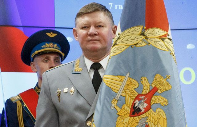 В России командующий ВДВ России Сердюков, помогавший Путину аннексировать Крым, получил жуткие травмы в ДТП - появились кадры со страшной аварией