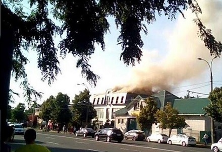 Мощный пожар охватил здание посольства Йемена в Киеве