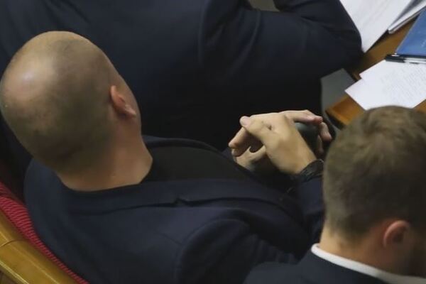 "Слуга народа" Любота попался с "резиновым другом" на заседании в Раде – видео