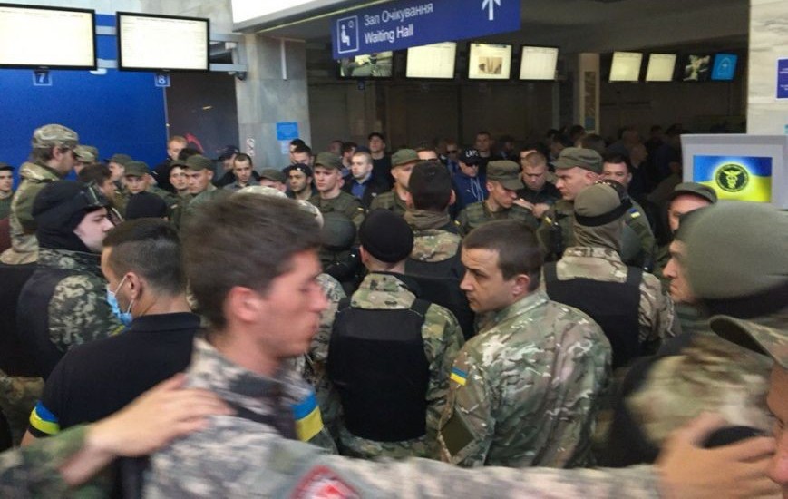 Заблокированные в одесском аэропорту нардепы из "Оппозиционного блока" вылетели в Киев