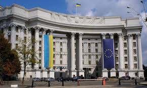 Небывалый скандал в посольстве: сотрудница украинской дипмиссии, ответственная за контрабанду в Словакии, ушла в отпуск