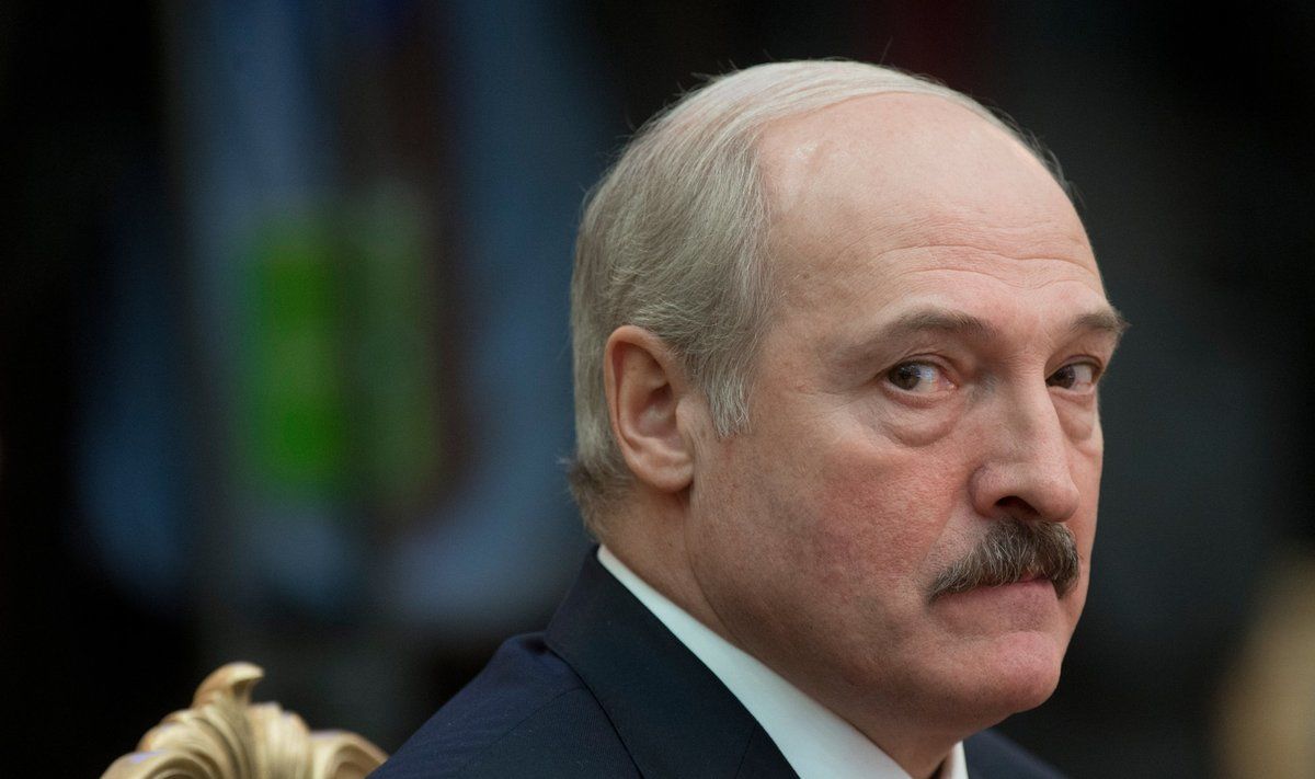 В начале вторжения РФ в Украину напуганный Лукашенко готовил план побега из Беларуси 