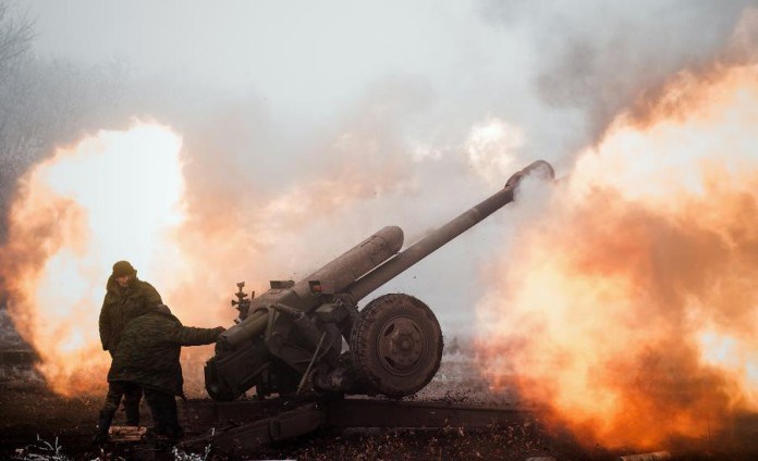 Артиллерия ВСУ накрыла позиции "ДНР" на Светлодарской дуге: разгромлены 4 блиндажа, у боевиков крупные потери