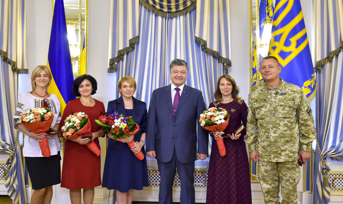 Президент Украины поздравил лучших педагогов с грядущим праздником и присвоил звание "Заслуженный учитель Украины"