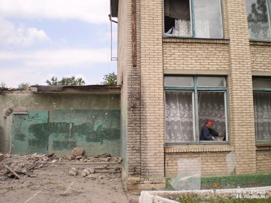 В Донецкой области от обстрелов повреждены более 110 учебных заведений