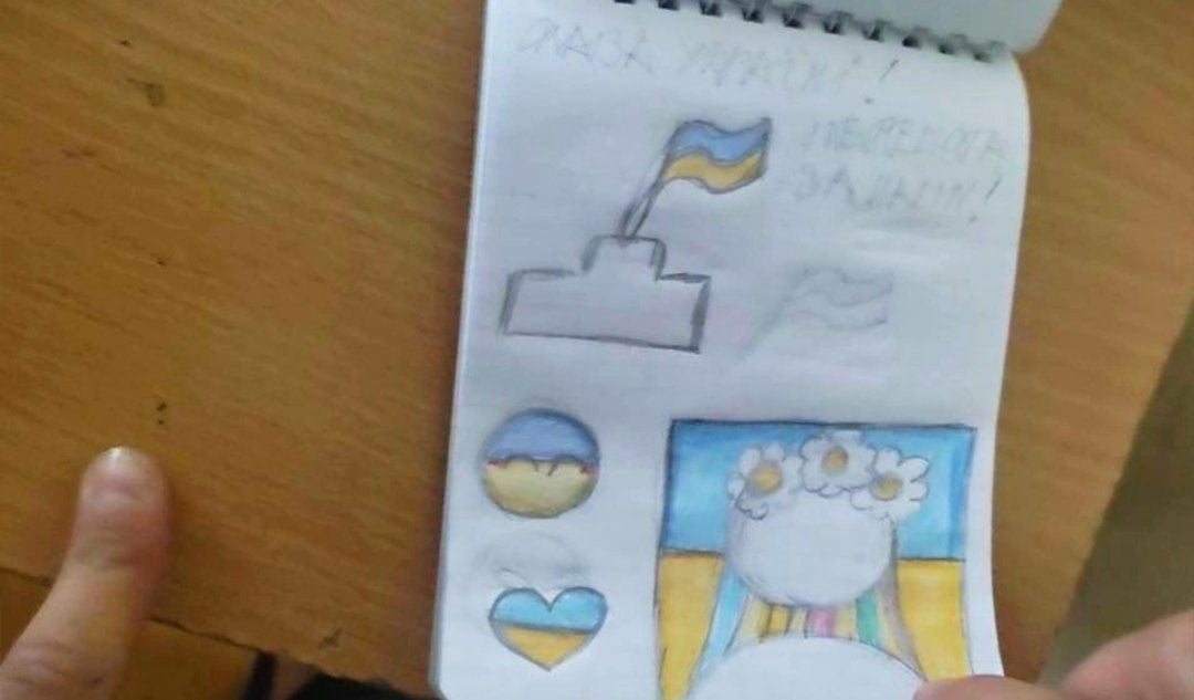 Насильно вывезенная в Крым школьница из Херсона в школе отказалась вставать и петь гимн РФ - видео