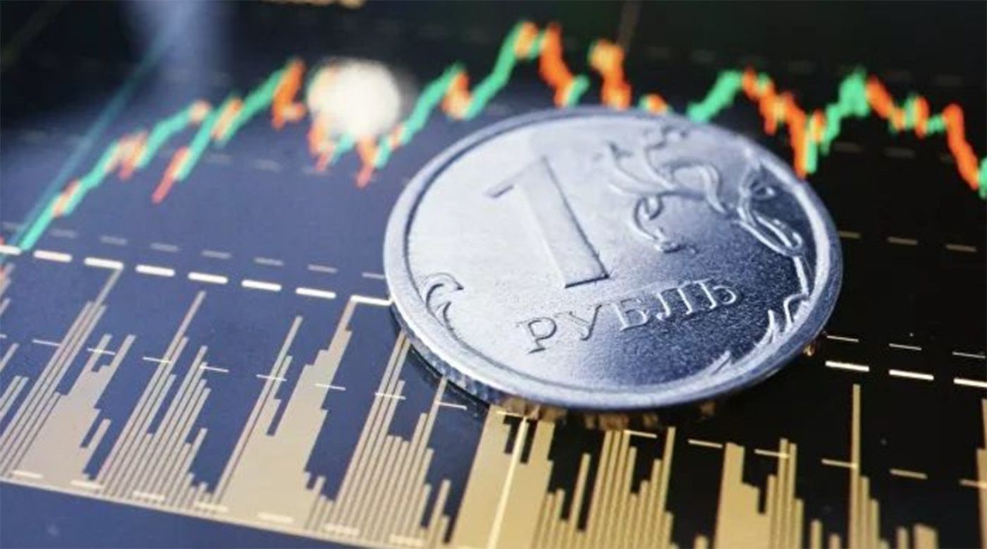 Курс рубля "сорвался с цепи" на фоне атаки на Польшу: такого не было почти год 
