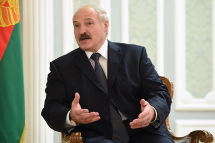 Александр Лукашенко: Беларусь не побежит за Россией, девальвации не будет