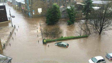 Стихийные наводнения в Британии: рекордный уровень подъема воды и масштабная эвакуация граждан 