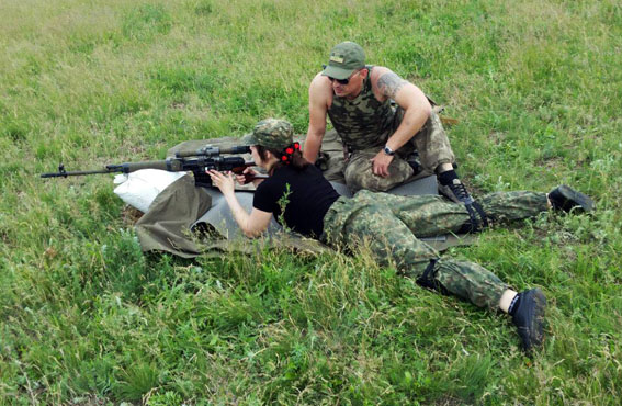 Единственная девушка-снайпер, спецназ и корректировщики - полиция Донецкой области показала впечатляющие фото с учений