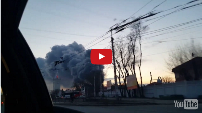 Оккупированный Симферополь окутал черный дым: в столице Крыма сильнейший пожар в здании склада - опубликованы видео и снимки