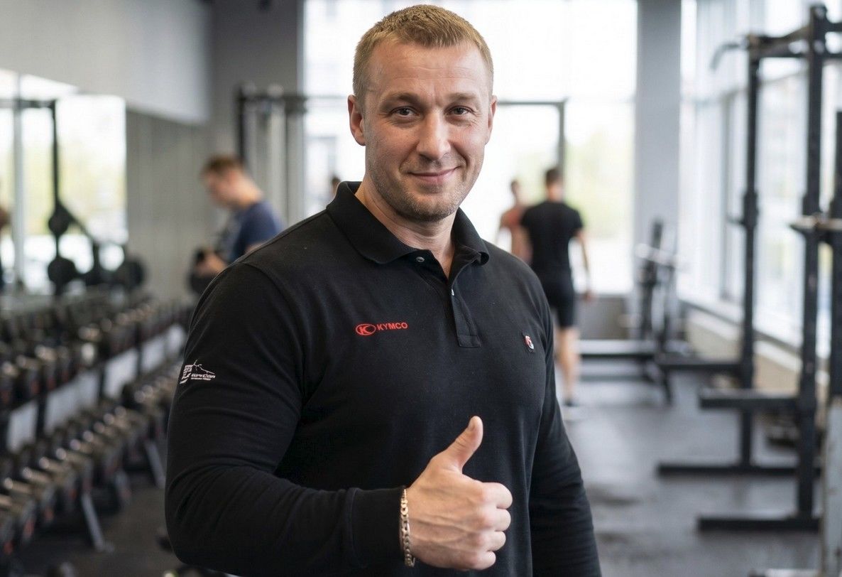 Характер против травмы: Денис Кулешов стал чемпионом Европы по пауэрлифтингу после ухода из бокса