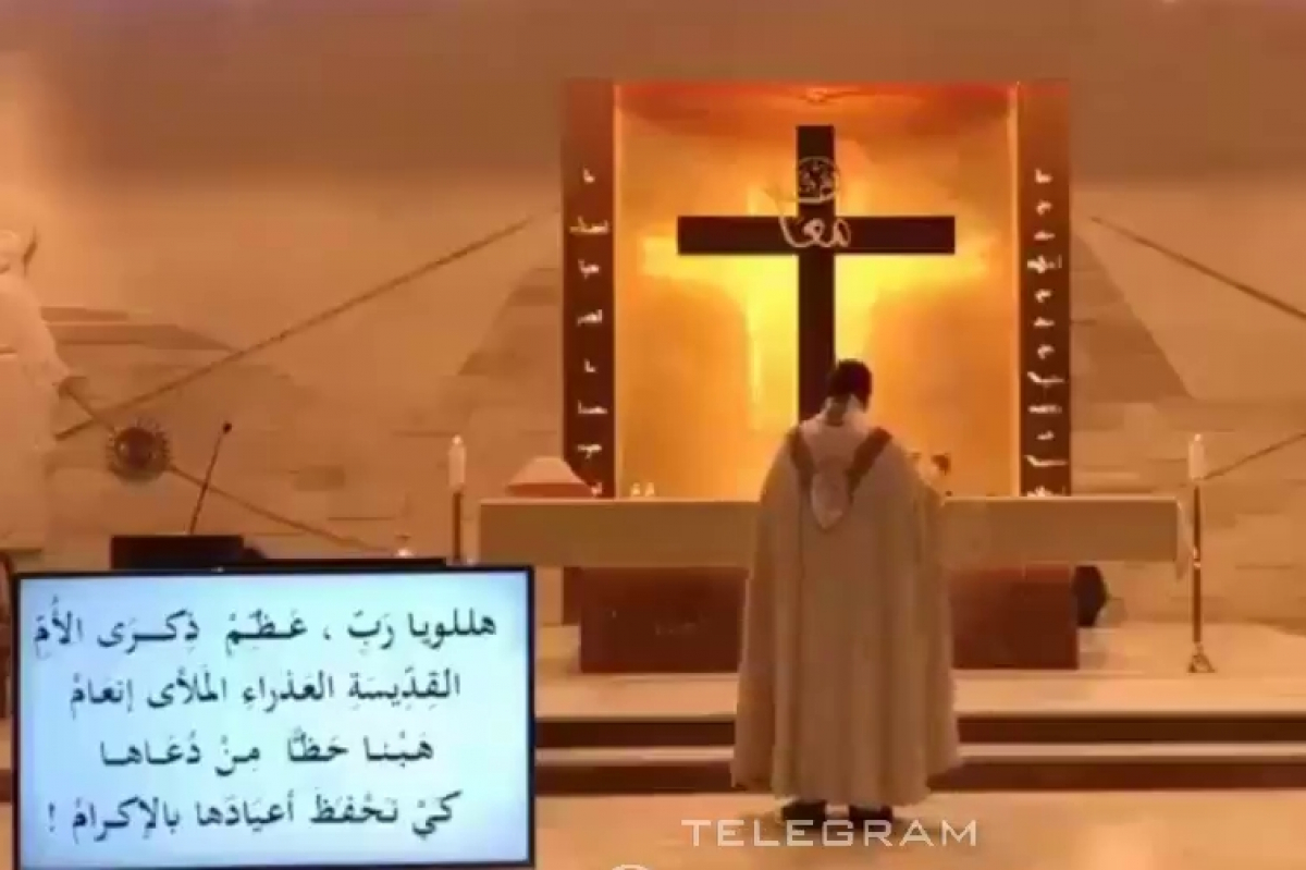 ​Момент взрыва в Бейруте попал на видео в момент церковной службы: стены затряслись и начали рушиться