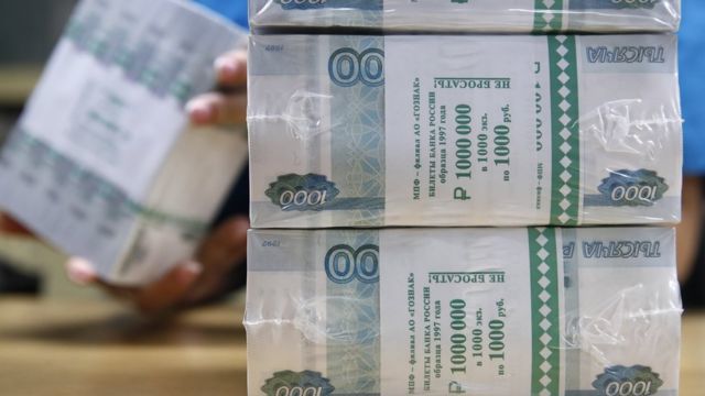 Бегущие от мобилизации россияне вынесли из банков триллион рублей
