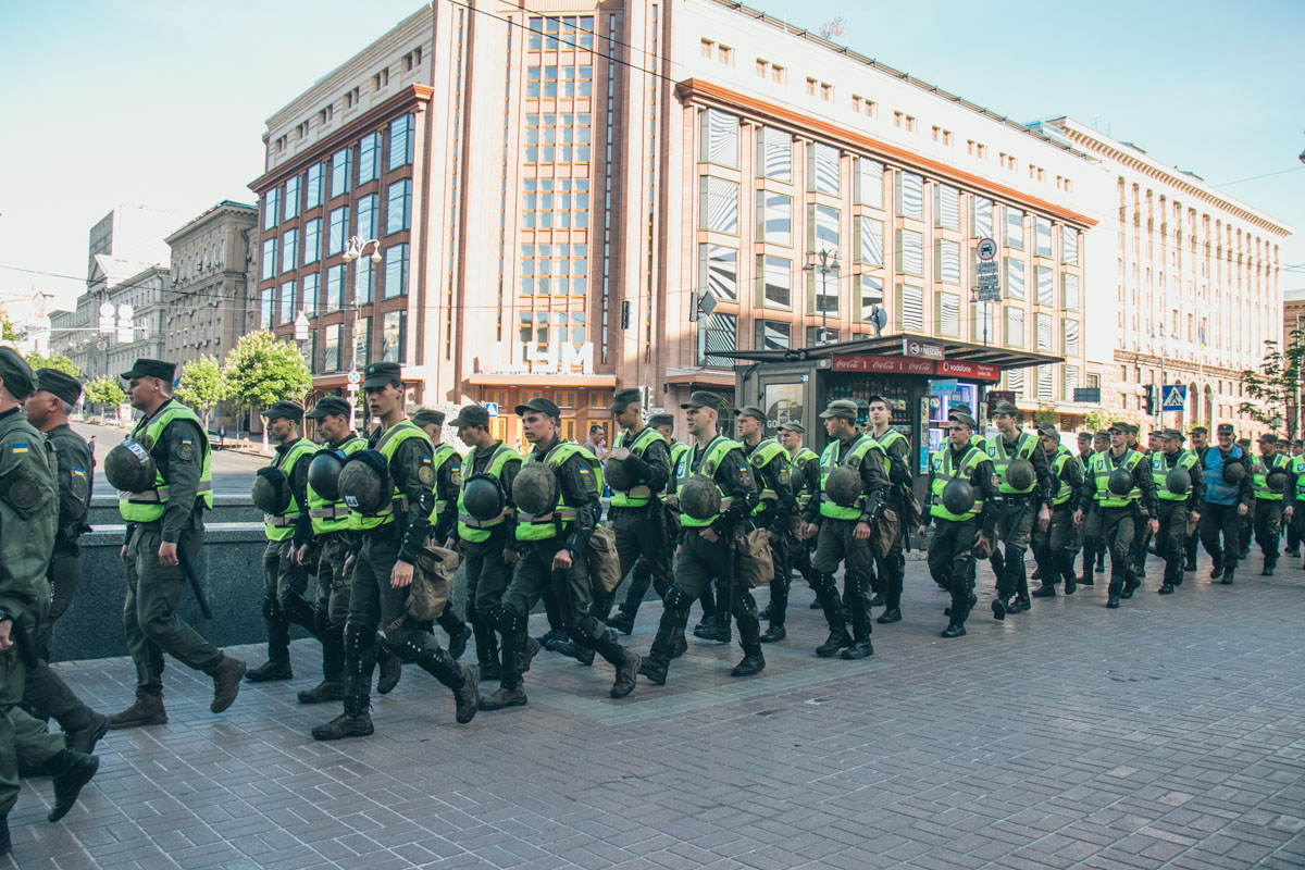 Киев готовится к провокациям - в столицу ввели силовиков из-за шествия "социалистов" по случаю 1 Мая: кадры