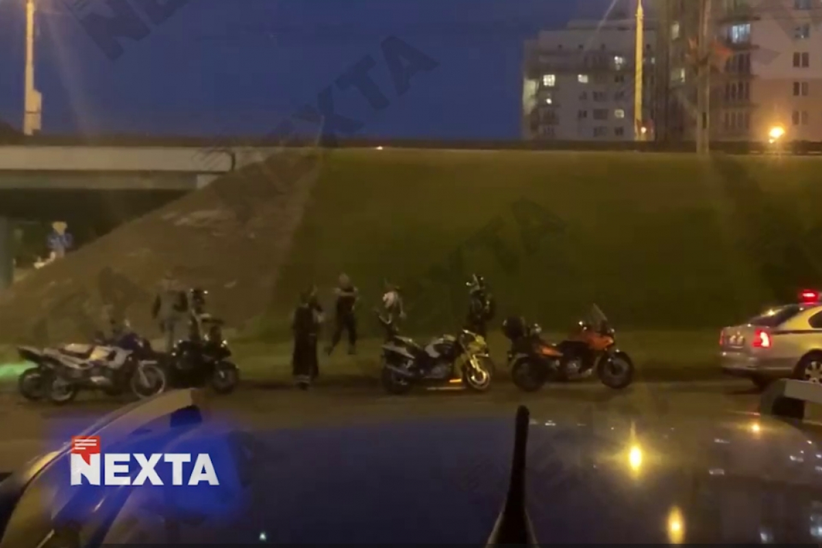 ​В Минске силовики положили байкеров на землю и начали избиение: очевидцы показали видео