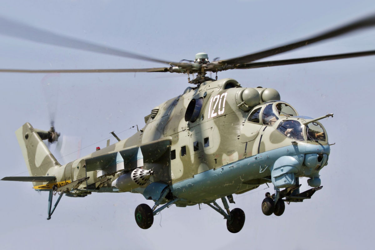​"Рядовые на вертолетах не летают", - ВСУ приземлили "Ми-24" ВС РФ, вероятно, с "начальством" на борту