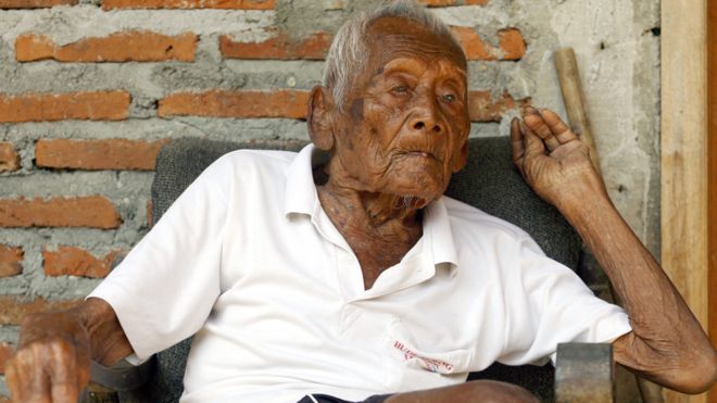 Умер самый старый человек в мире: в Индонезии скончался 146-летний мужчина по имени Содимеджо