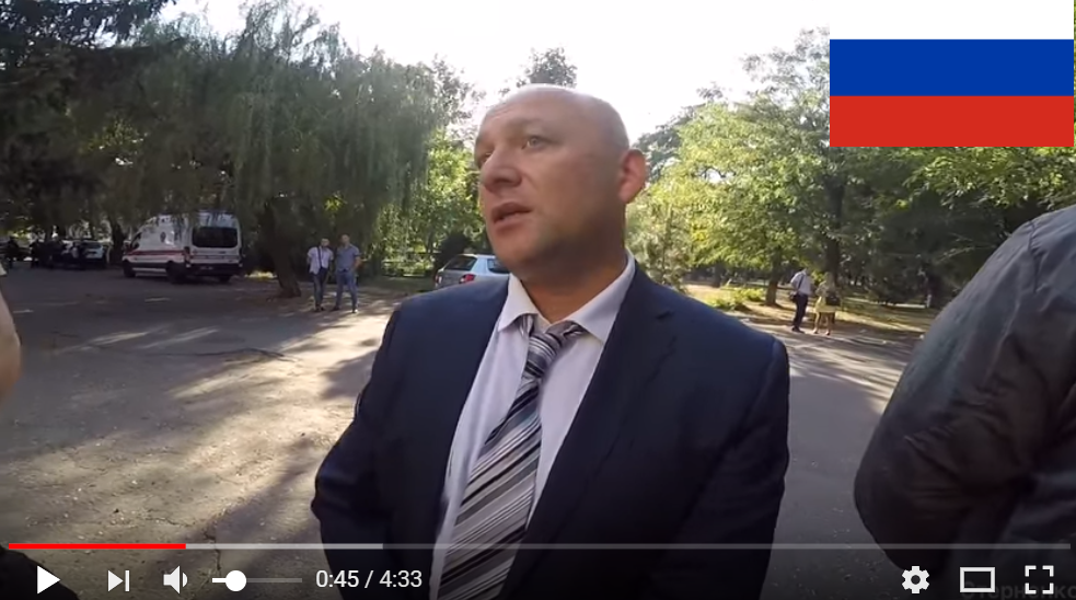 "Ты российская свинья, оккупант!" - украинские активисты со скандалом прогнали российского консула в Одесской области. В Сети опубликовано видео