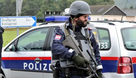 В австрийском городе Ненцинг мужчина хладнокровно обстрелял толпу на концерте, убив двух человек, более 10 ранены