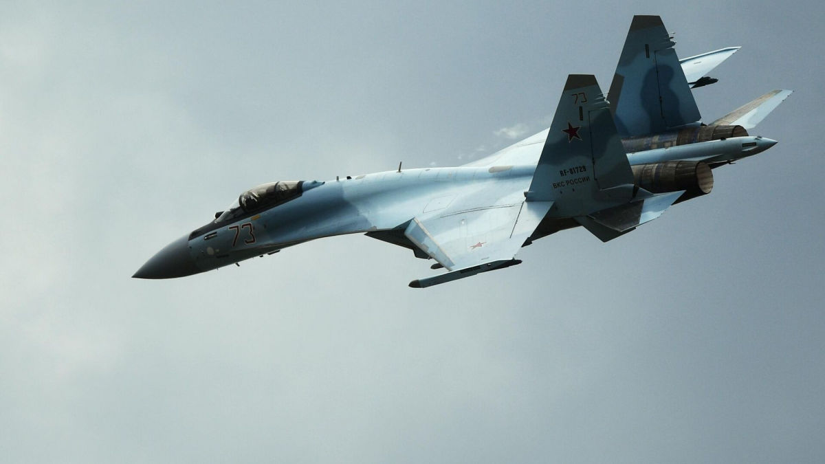 РФ пошла на обострение в Черном море: самолет Польши потерял высоту из-за действий российского Су-35