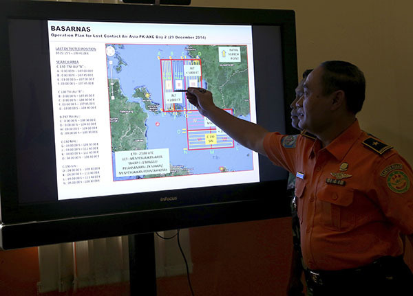 Индонезийские спасатели обнаружили корпус разбившегося самолета Air Asia 