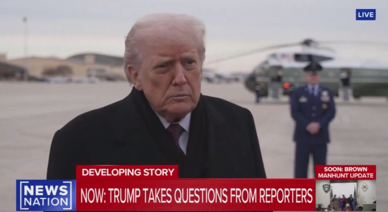 Трамп заявил о блокаде Венесуэлы: "Мы не пропустим никого. Они забрали нашу нефть"