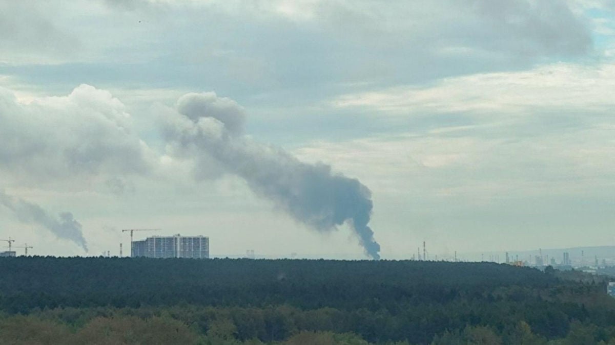 Украинские БПЛА подожгли один из крупнейших НПЗ России
