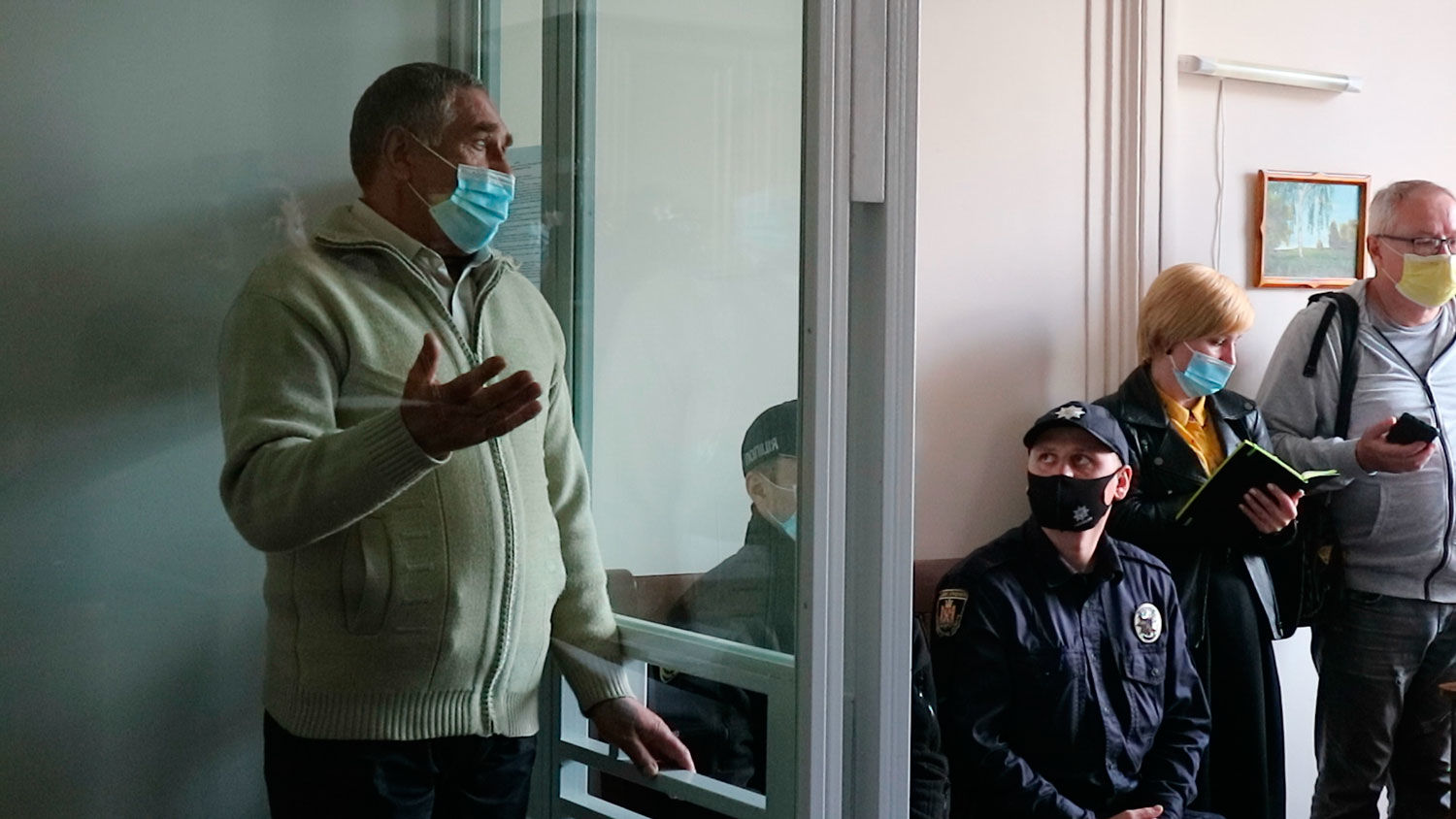 ​Показывает непристойные жесты и ведет себя нагло: в Житомире идет суд над "стрелком" из Новоселицы